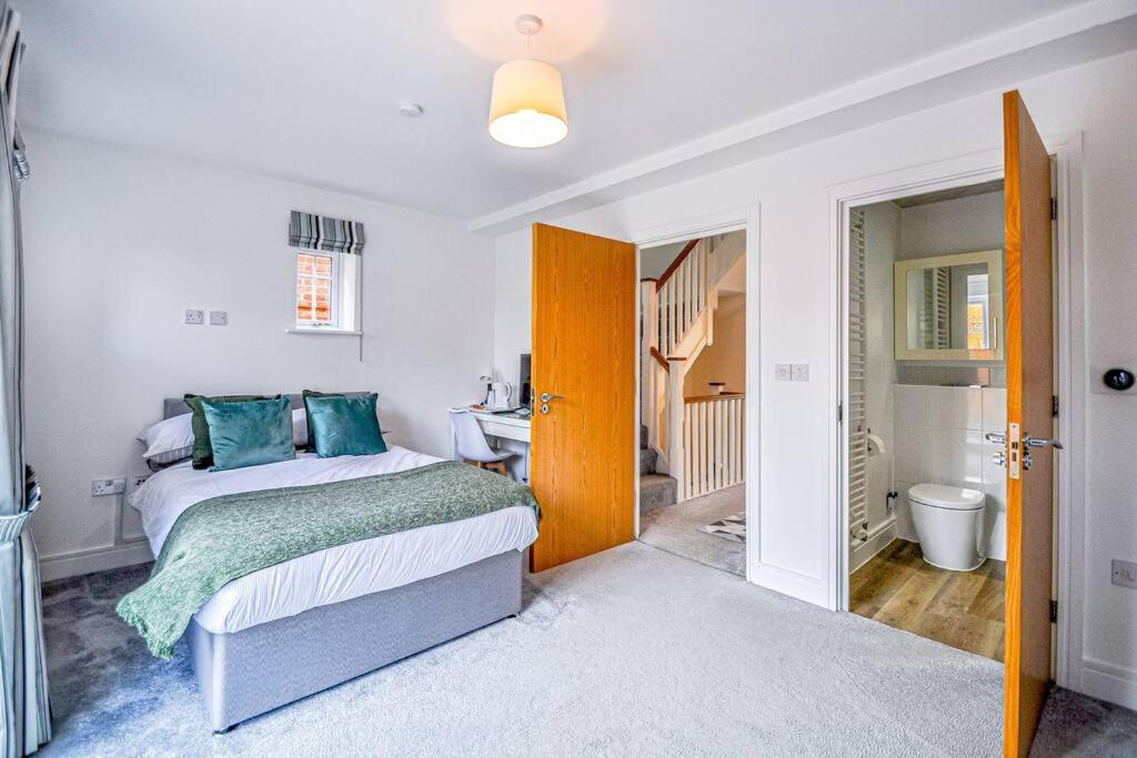מיידנהד Entire House Sleeps 8 Near The River Thames מראה חיצוני תמונה