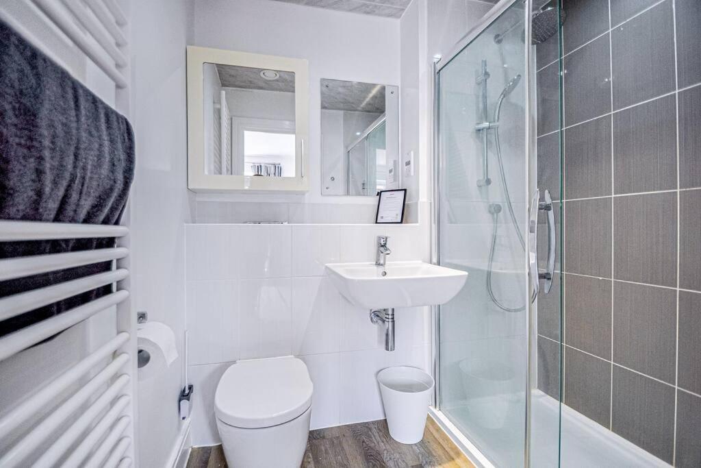 מיידנהד Entire House Sleeps 8 Near The River Thames מראה חיצוני תמונה