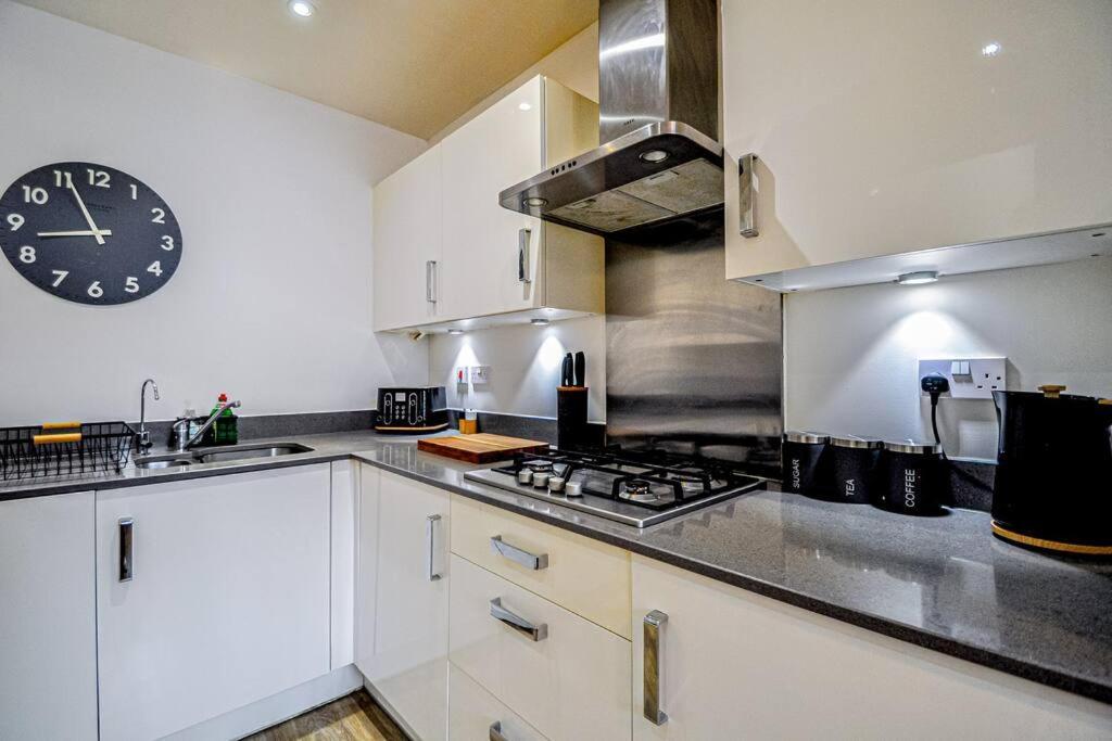 מיידנהד Entire House Sleeps 8 Near The River Thames מראה חיצוני תמונה