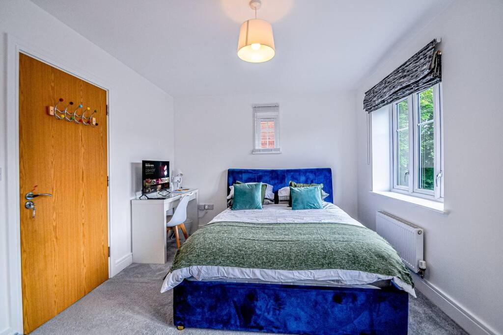 מיידנהד Entire House Sleeps 8 Near The River Thames מראה חיצוני תמונה