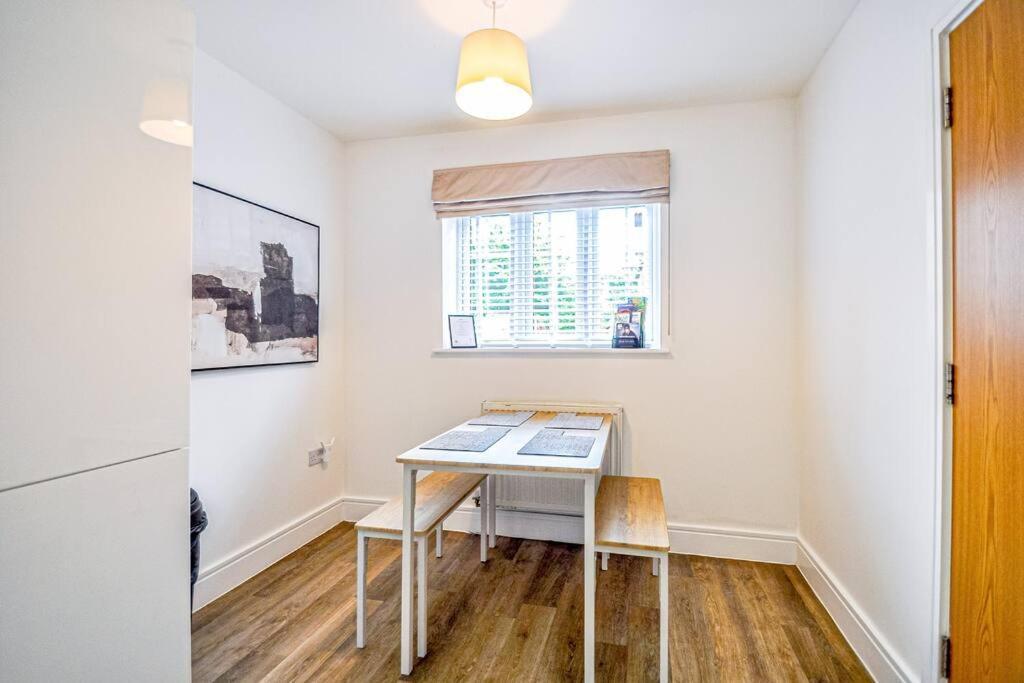 מיידנהד Entire House Sleeps 8 Near The River Thames מראה חיצוני תמונה