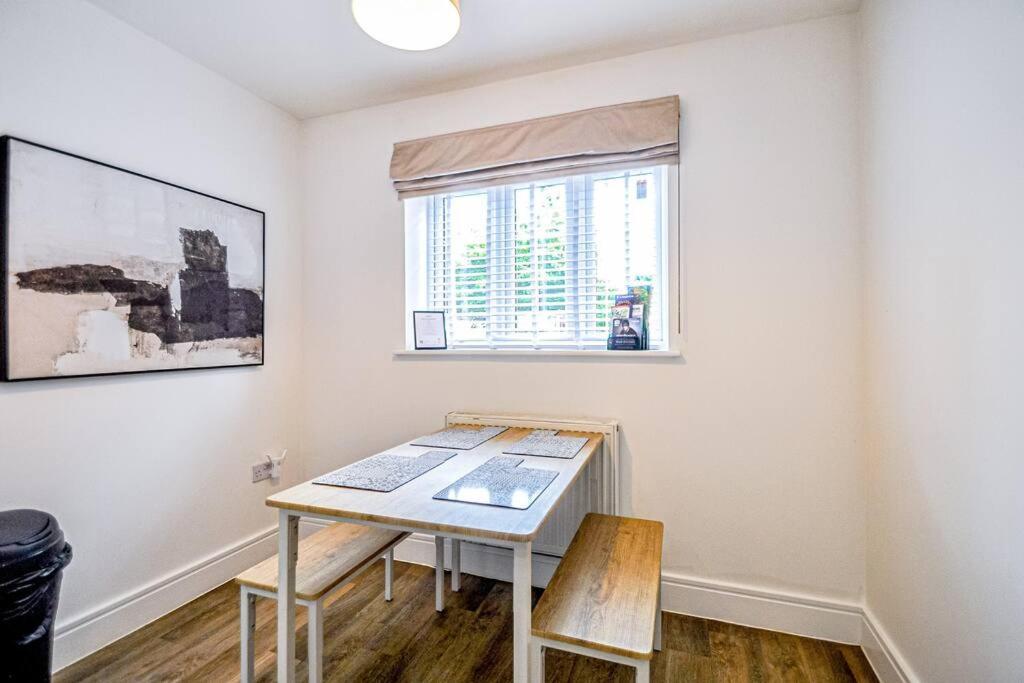מיידנהד Entire House Sleeps 8 Near The River Thames מראה חיצוני תמונה