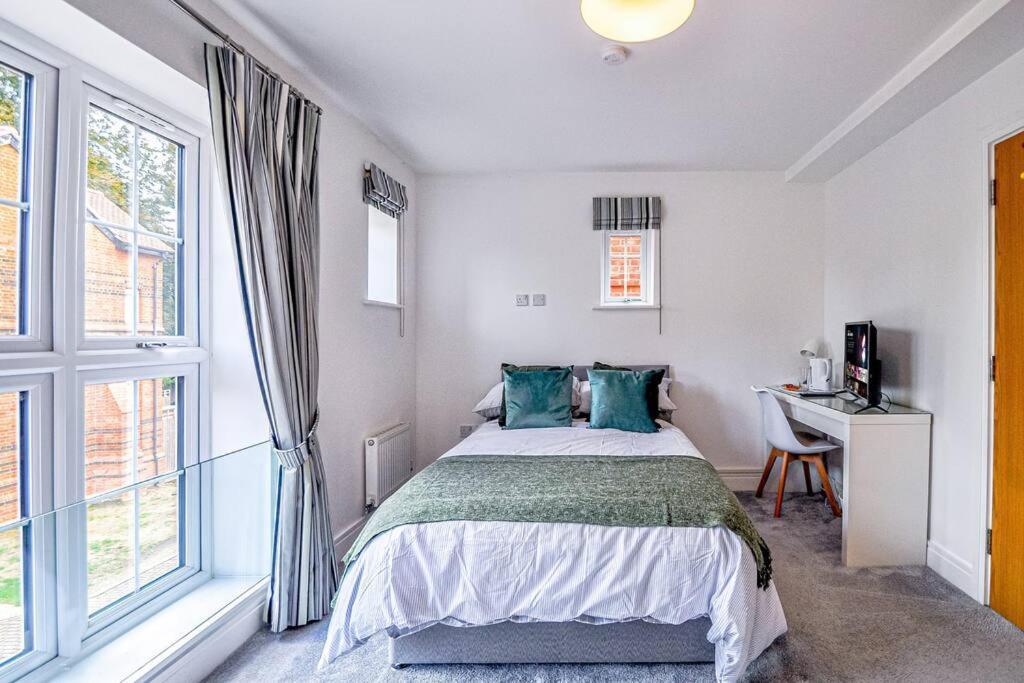 מיידנהד Entire House Sleeps 8 Near The River Thames מראה חיצוני תמונה