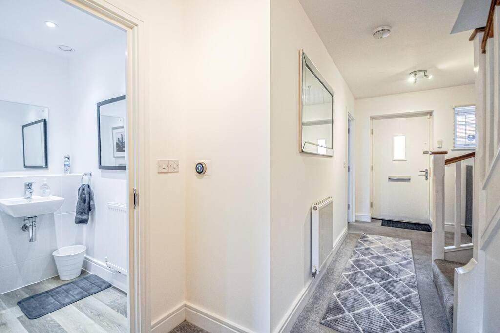 מיידנהד Entire House Sleeps 8 Near The River Thames מראה חיצוני תמונה