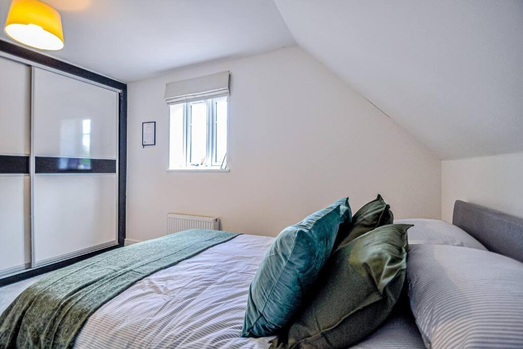 מיידנהד Entire House Sleeps 8 Near The River Thames מראה חיצוני תמונה
