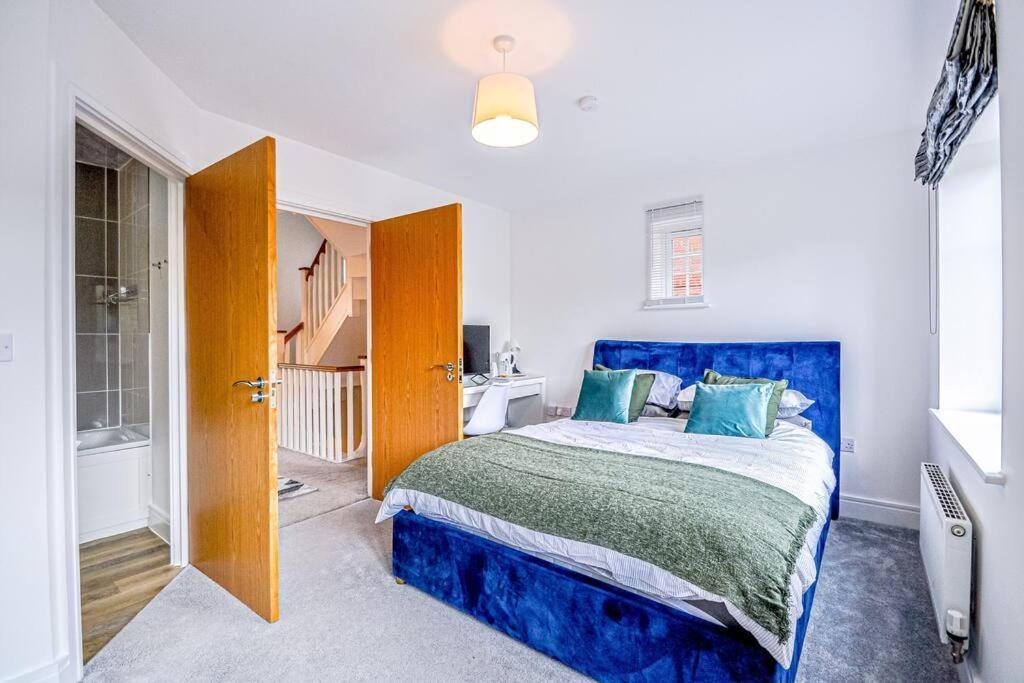 מיידנהד Entire House Sleeps 8 Near The River Thames מראה חיצוני תמונה