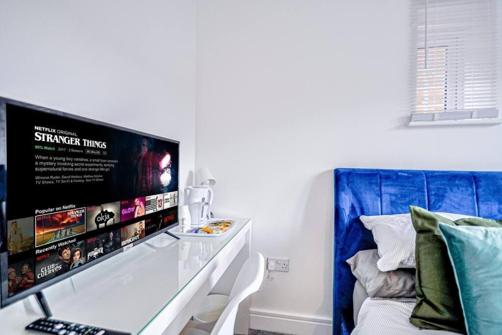מיידנהד Entire House Sleeps 8 Near The River Thames מראה חיצוני תמונה
