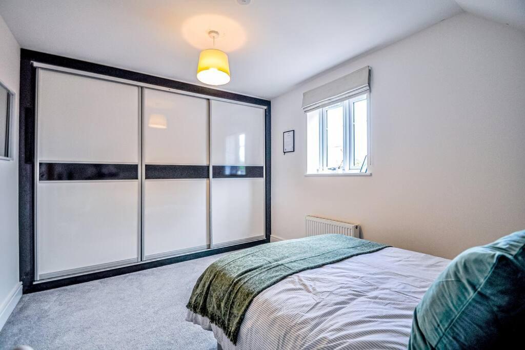 מיידנהד Entire House Sleeps 8 Near The River Thames מראה חיצוני תמונה