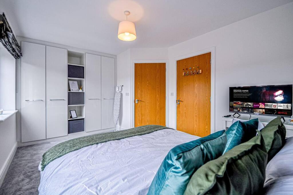 מיידנהד Entire House Sleeps 8 Near The River Thames מראה חיצוני תמונה