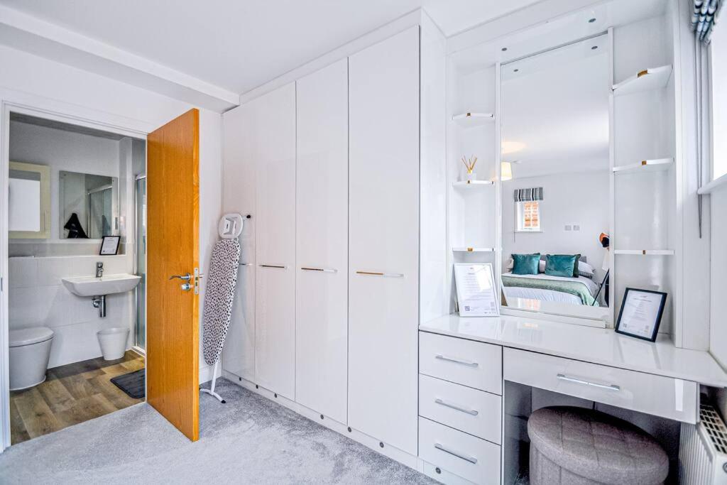 מיידנהד Entire House Sleeps 8 Near The River Thames מראה חיצוני תמונה