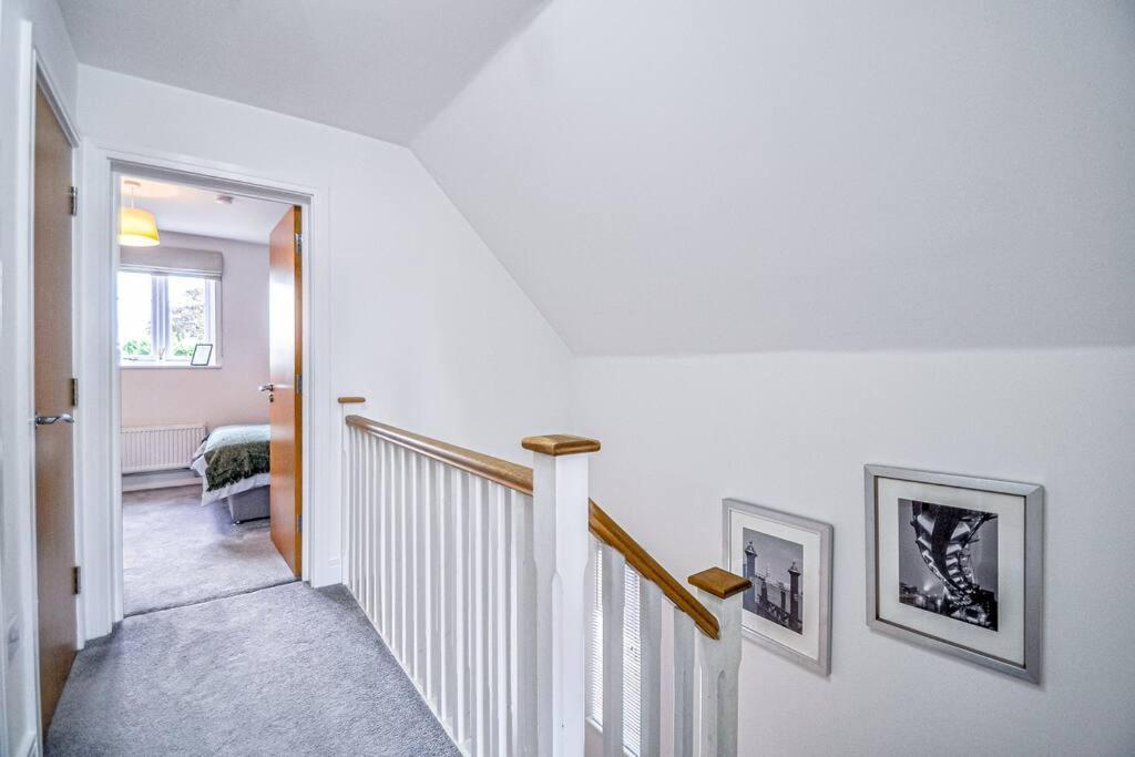 מיידנהד Entire House Sleeps 8 Near The River Thames מראה חיצוני תמונה