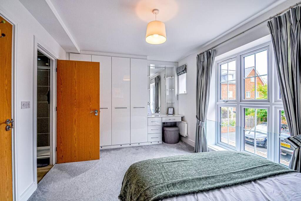 מיידנהד Entire House Sleeps 8 Near The River Thames מראה חיצוני תמונה