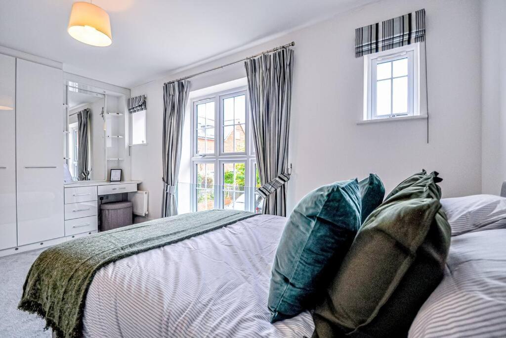 מיידנהד Entire House Sleeps 8 Near The River Thames מראה חיצוני תמונה