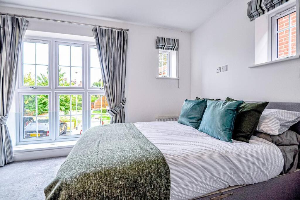 מיידנהד Entire House Sleeps 8 Near The River Thames מראה חיצוני תמונה