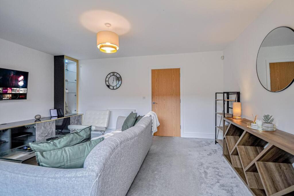 מיידנהד Entire House Sleeps 8 Near The River Thames מראה חיצוני תמונה