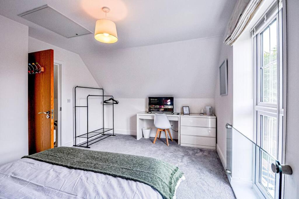 מיידנהד Entire House Sleeps 8 Near The River Thames מראה חיצוני תמונה
