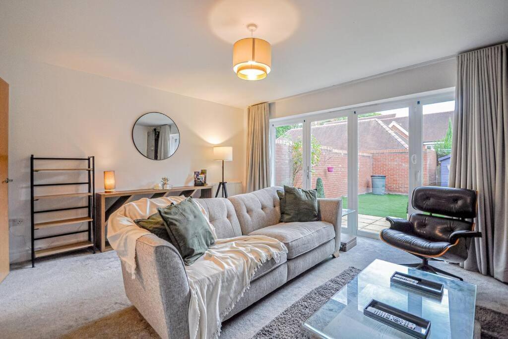 מיידנהד Entire House Sleeps 8 Near The River Thames מראה חיצוני תמונה