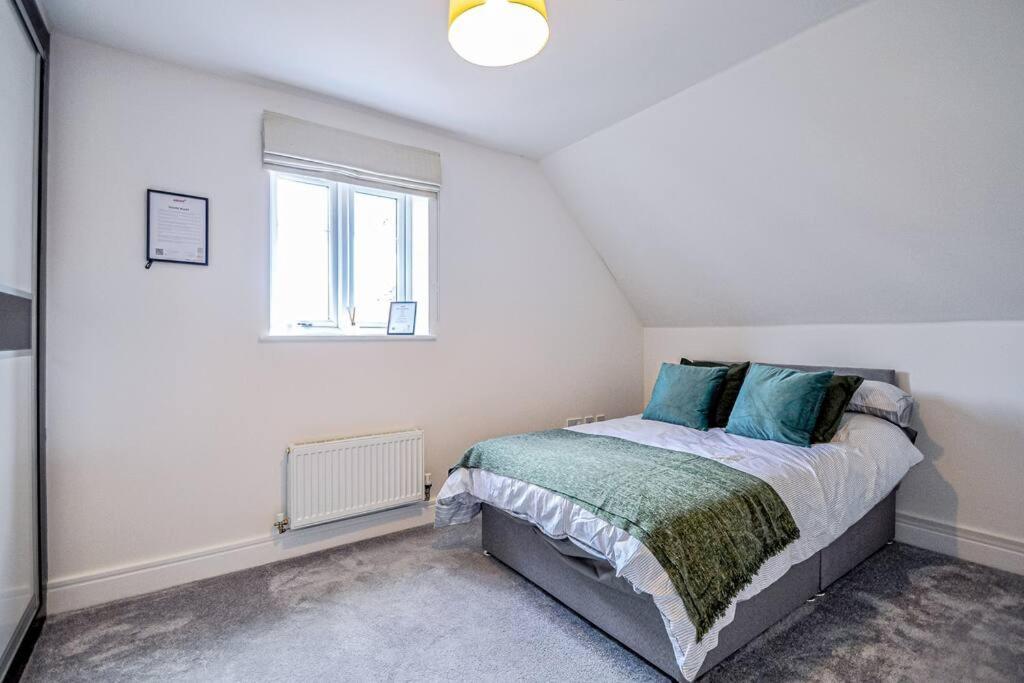 מיידנהד Entire House Sleeps 8 Near The River Thames מראה חיצוני תמונה