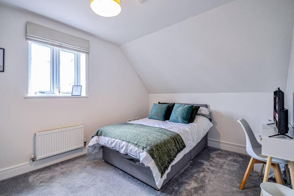 מיידנהד Entire House Sleeps 8 Near The River Thames מראה חיצוני תמונה