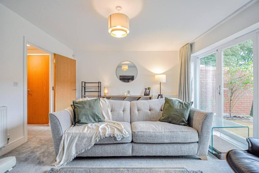 מיידנהד Entire House Sleeps 8 Near The River Thames מראה חיצוני תמונה