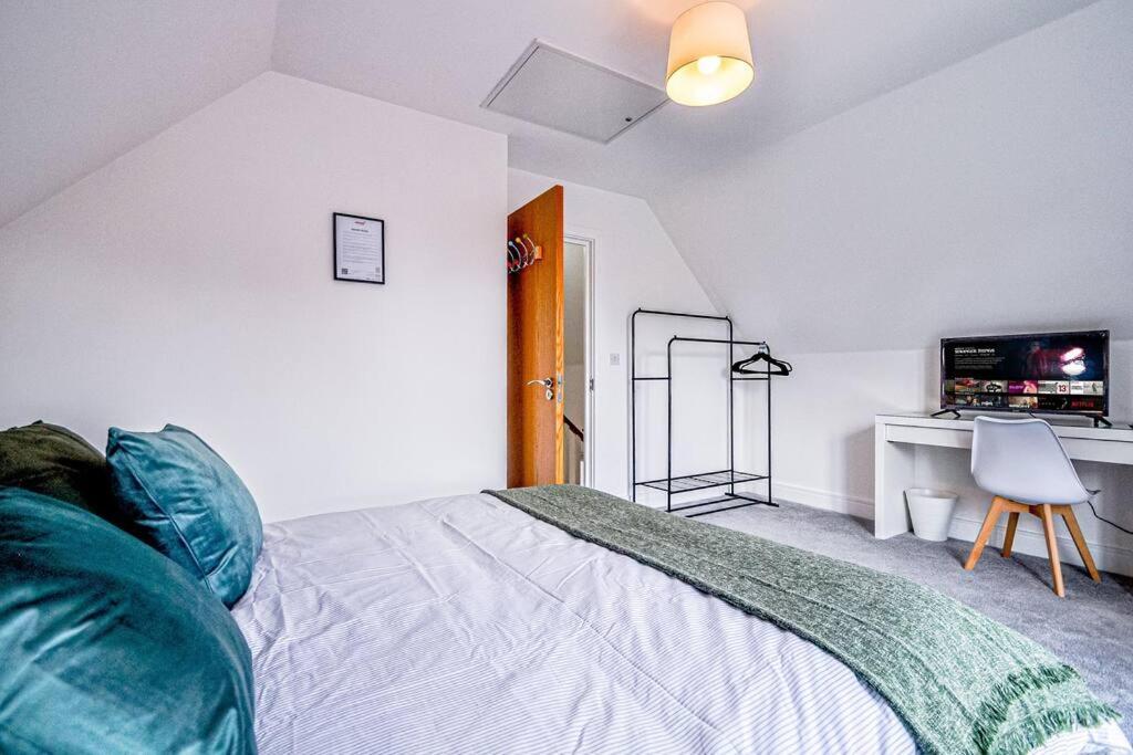 מיידנהד Entire House Sleeps 8 Near The River Thames מראה חיצוני תמונה