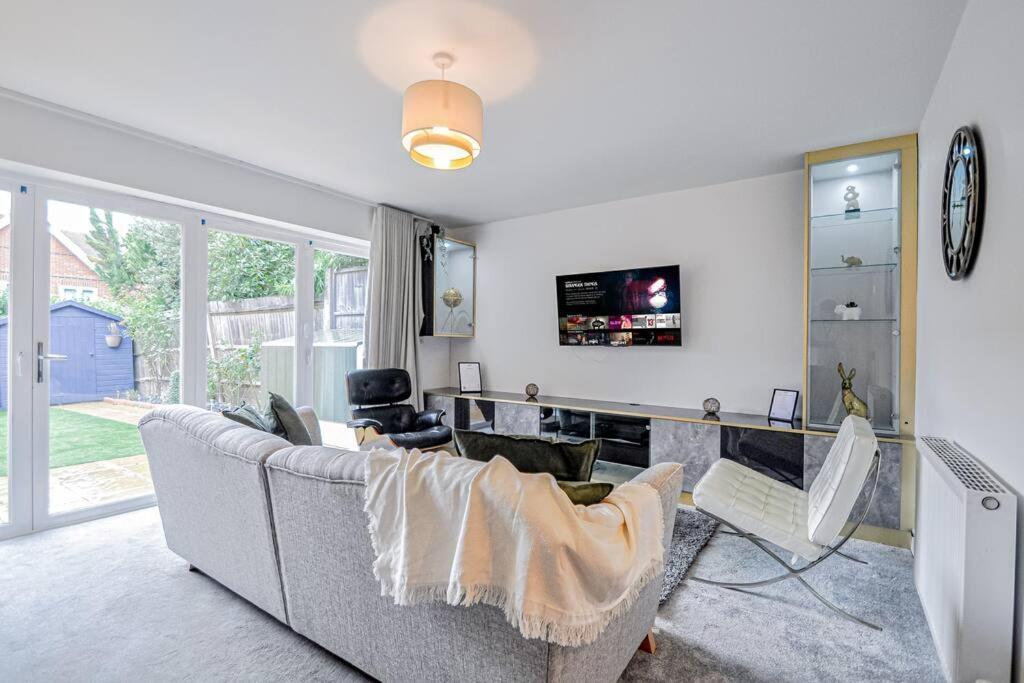 מיידנהד Entire House Sleeps 8 Near The River Thames מראה חיצוני תמונה