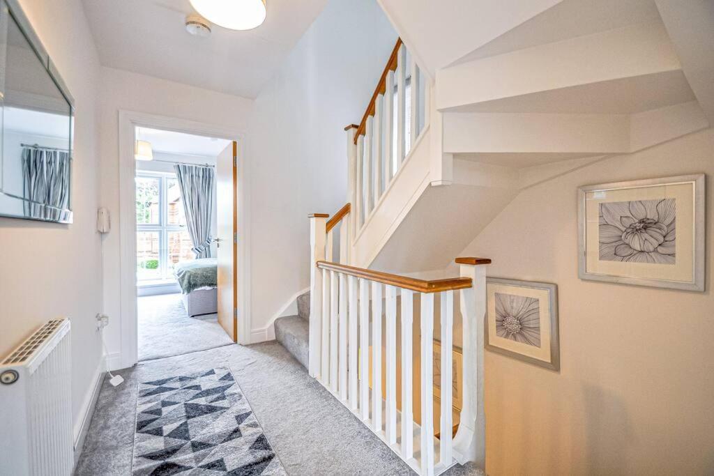 מיידנהד Entire House Sleeps 8 Near The River Thames מראה חיצוני תמונה