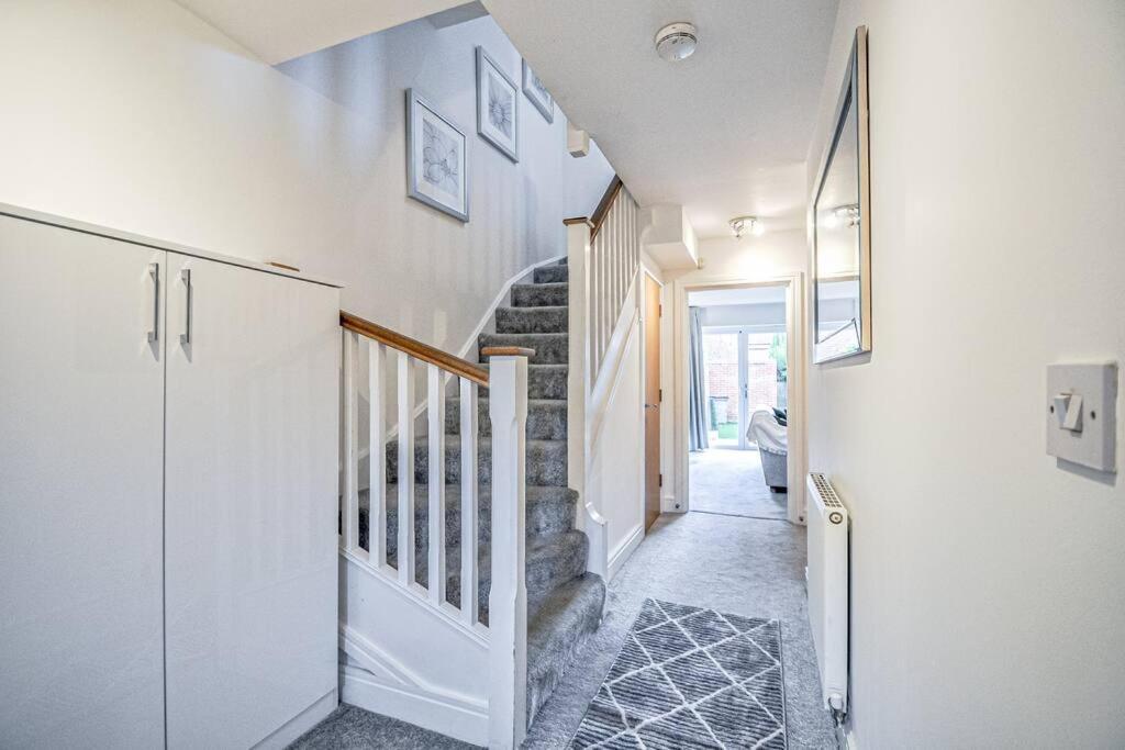 מיידנהד Entire House Sleeps 8 Near The River Thames מראה חיצוני תמונה